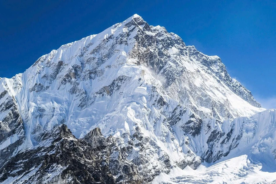 Sắp giải mã bí ẩn 30 năm về "đôi giày xanh" nằm trên đỉnh Everest Sắp giải mã bí ẩn 30 năm về "đôi giày xanh" nằm trên đỉnh Everest