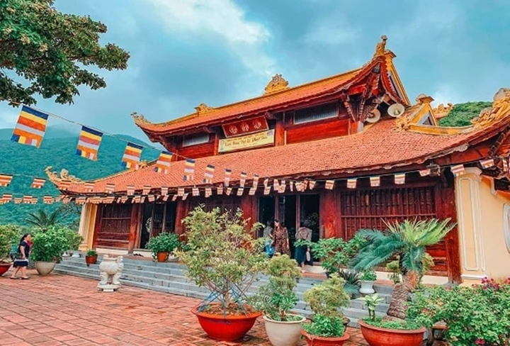 Soi giá những tour du lịch tâm linh 3 miền hút khách nhất đầu năm 2026 Soi giá những tour du lịch tâm linh 3 miền hút khách nhất đầu năm 2026