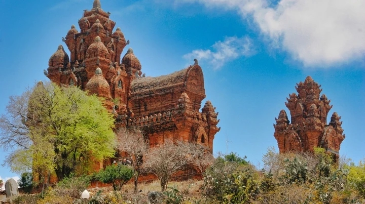 Soi giá những tour du lịch tâm linh 3 miền hút khách nhất đầu năm 2026 Soi giá những tour du lịch tâm linh 3 miền hút khách nhất đầu năm 2026