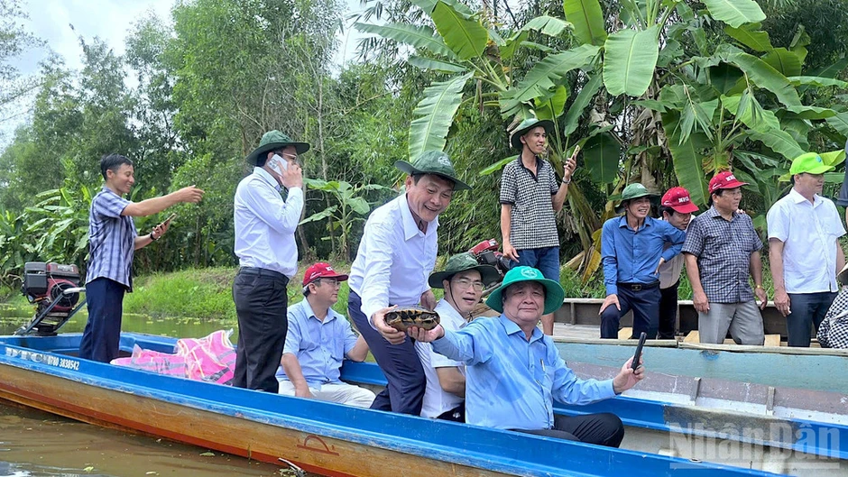 Sôi nổi các hoạt động tại sự kiện “Hương rừng U Minh năm 2026” Sôi nổi các hoạt động tại sự kiện “Hương rừng U Minh năm 2026”