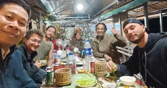 Sơn La: Món tép nhảy tanh tách trong miệng, khách Tây thấy lạ vẫn khen ngon