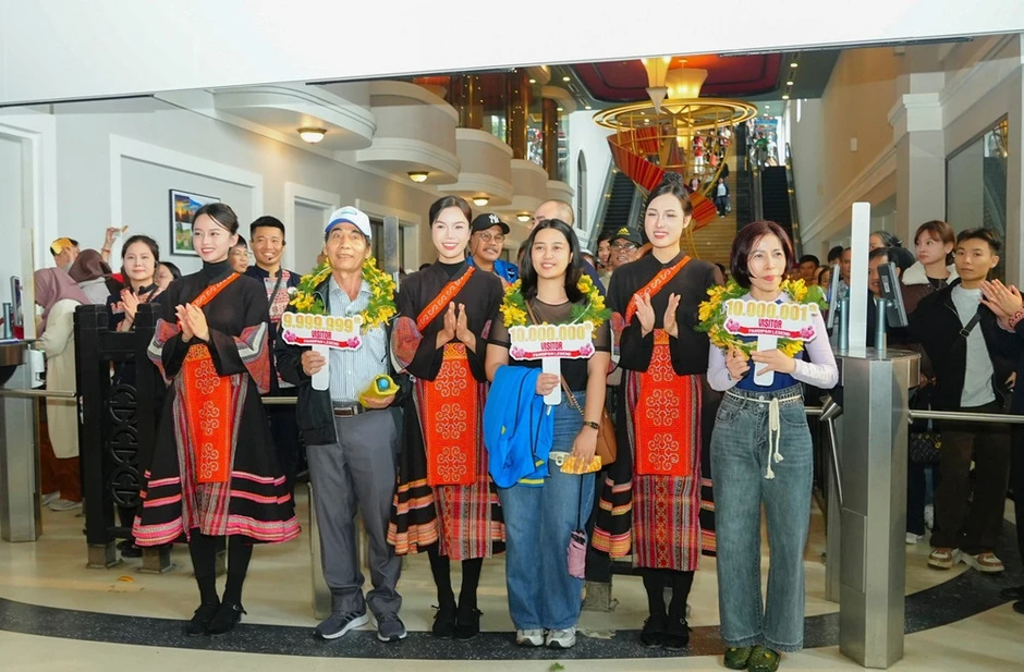 Sun World Fansipan Legend đón vị khách thứ 10 triệu Sun World Fansipan Legend đón vị khách thứ 10 triệu