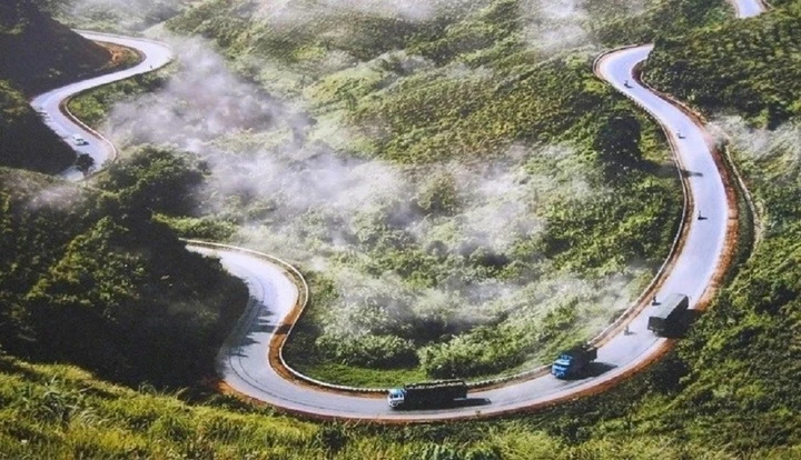 Tại sao lại gọi là đèo Long Lanh? Tại sao lại gọi là đèo Long Lanh?