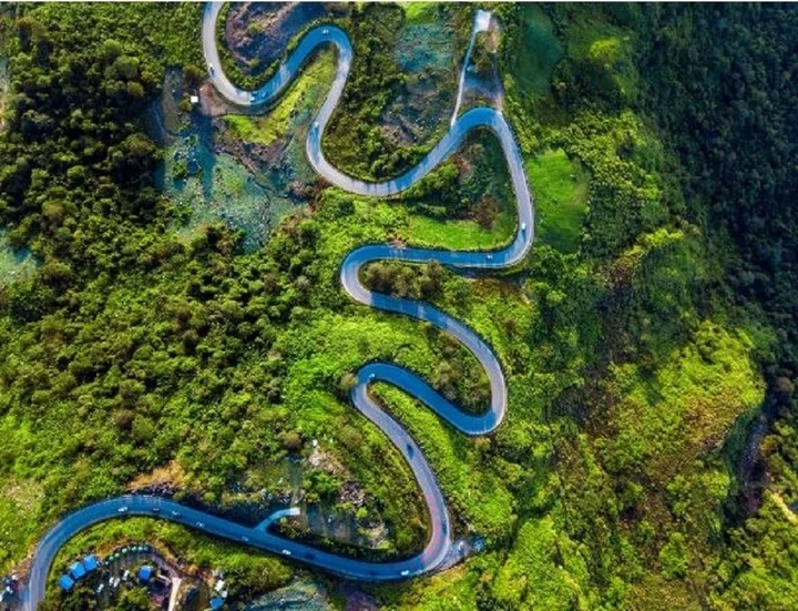 Tại sao lại gọi là đèo Long Lanh? Tại sao lại gọi là đèo Long Lanh?