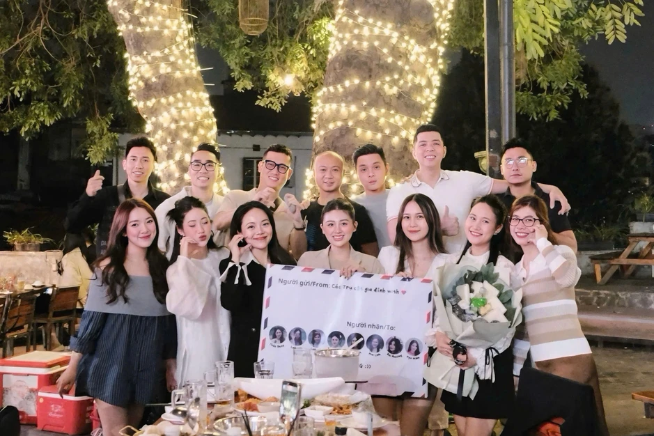 Tám cô gái Hà Nội chơi thân, mỗi năm chi trăm triệu đồng đi chơi kỷ niệm Tám cô gái Hà Nội chơi thân, mỗi năm chi trăm triệu đồng đi chơi kỷ niệm