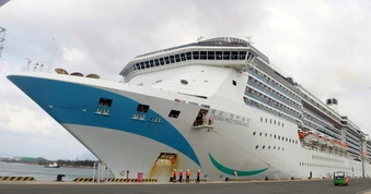 Tàu biển Adora Mediterranea chở hơn 2.200 người cập cảng Cam Ranh