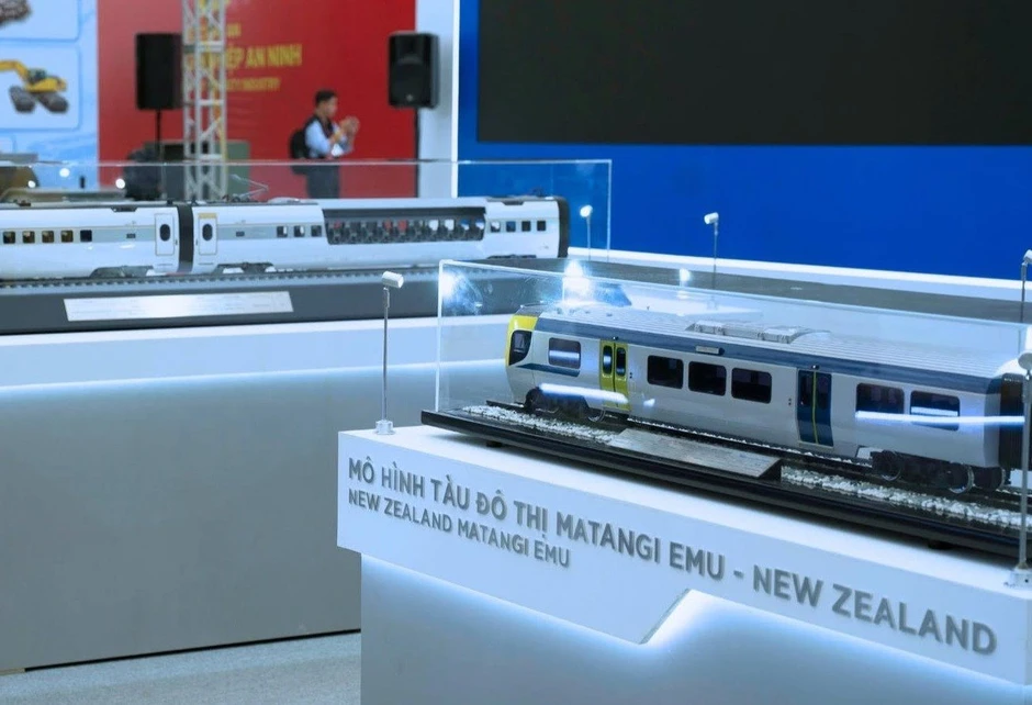 Tàu điện đô thị tốc độ 110km/h của Trần Bá Dương: Giải pháp giao thông hiện đại