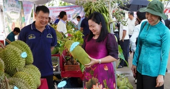 Tết Đoan Ngọ về Cần Thơ tham quan Ngày hội Sông nước, thưởng thức trái cây