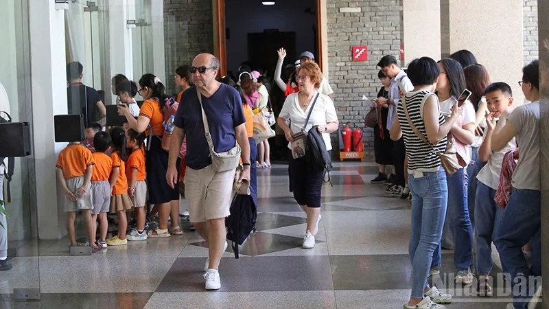 Thành phố Hồ Chí Minh: Các điểm di tích lịch sử, bảo tàng thu hút nhiều khách tham quan