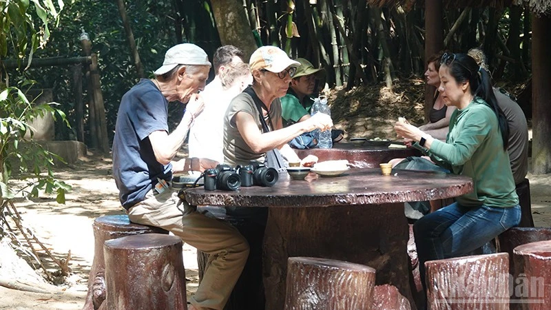 Thành phố Hồ Chí Minh: Các điểm di tích lịch sử, bảo tàng thu hút nhiều khách tham quan