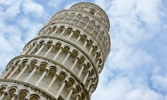 Tháp Pisa nghiêng từ bao giờ?