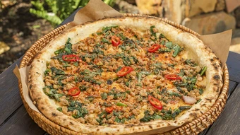 The Home Pizza đưa ẩm thực Việt lên đế bánh pizza