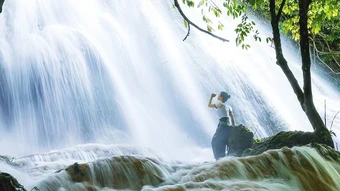 Theo dòng thác đổ trên cao nguyên Sìn Hồ