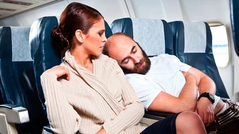 Thói quen khi đi máy bay tiết lộ tính cách thế nào