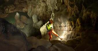 Tour Sơn Đoòng kín chỗ hết 2027, vì sao khách có tiền chưa chắc đã được đi?