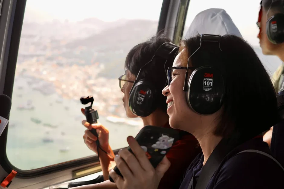 Tour trực thăng ngắm cảnh phục vụ 48 khách trong ngày đầu khai thác Tour trực thăng ngắm cảnh phục vụ 48 khách trong ngày đầu khai thác