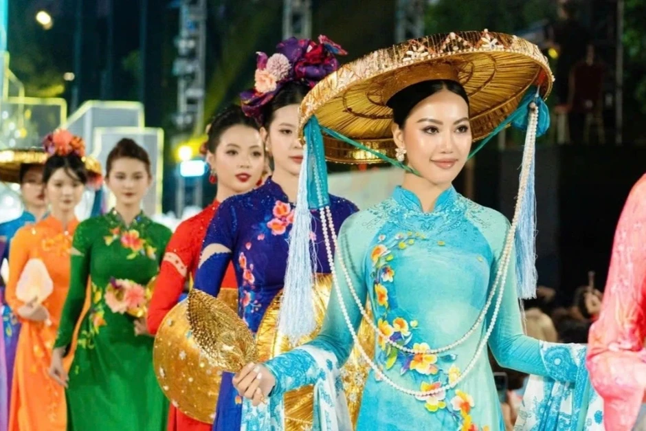 TPHCM tổ chức Lễ hội Áo dài lớn kỷ lục, lan tỏa văn hóa và kích cầu du lịch TPHCM tổ chức Lễ hội Áo dài lớn kỷ lục, lan tỏa văn hóa và kích cầu du lịch