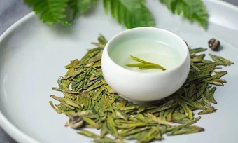 Trà tiến vua giá gần 9.000 USD một kg
