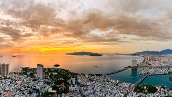 Trải nghiệm chạy bộ đón bình minh bên vịnh biển Nha Trang - Báo TinVina
