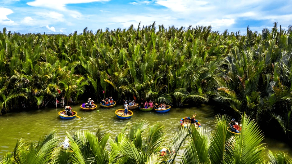 Trải nghiệm chèo thuyền thúng ở Hội An: Du khách Nhật say mê Trải nghiệm chèo thuyền thúng ở Hội An: Du khách Nhật say mê
