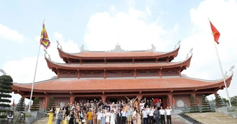 Trải nghiệm không gian văn hóa các dân tộc Việt Nam tại Làng Văn hóa-Du lịch