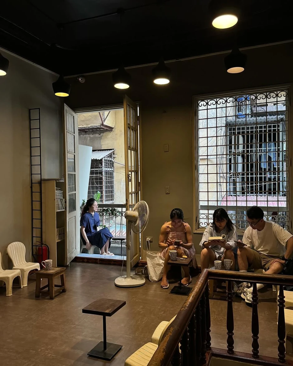 Trải nghiệm mùa thu Hà Nội: 10 quán cà phê có góc nhìn tuyệt đẹp