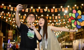 Trải nghiệm náo nhiệt cả ngày lẫn đêm tại Vui-Fest Cát Bà