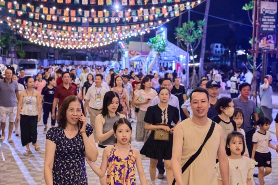 Trải nghiệm náo nhiệt cả ngày lẫn đêm tại Vui-Fest Cát Bà Trải nghiệm náo nhiệt cả ngày lẫn đêm tại Vui-Fest Cát Bà
