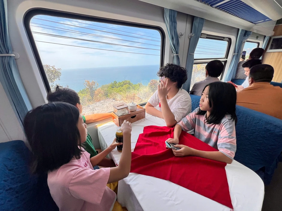 Trải nghiệm tàu hỏa Đà Nẵng - Hà Nội, cô gái nói "đáng từng đồng" Trải nghiệm tàu hỏa Đà Nẵng - Hà Nội, cô gái nói "đáng từng đồng"