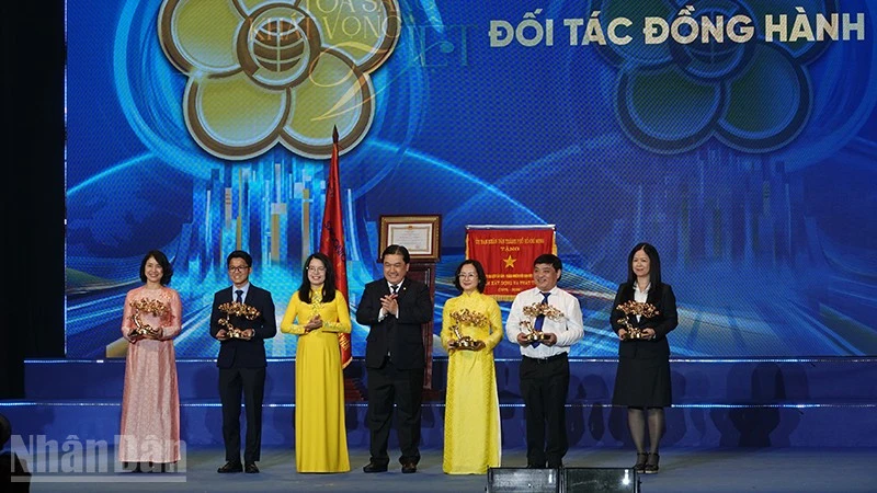 Trao Huân chương Lao động hạng Nhất cho Tổng Công ty Du lịch Sài Gòn