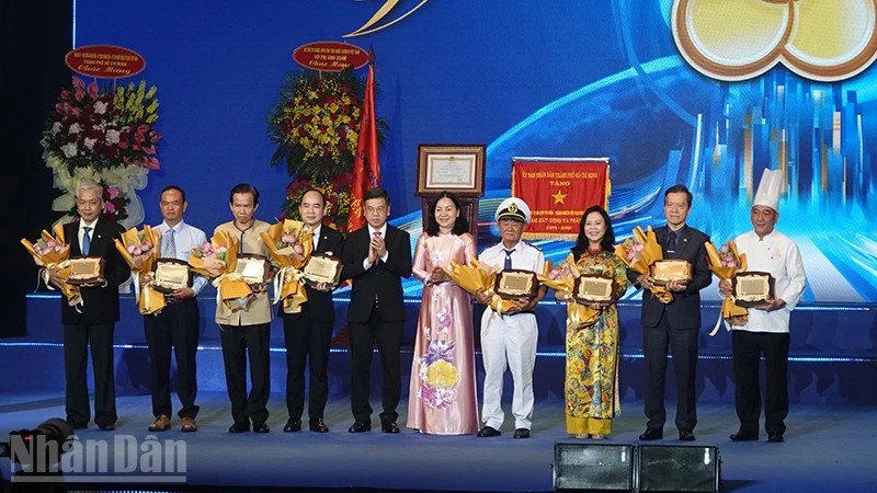Trao Huân chương Lao động hạng Nhất cho Tổng Công ty Du lịch Sài Gòn