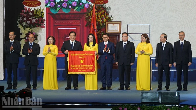 Trao Huân chương Lao động hạng Nhất cho Tổng Công ty Du lịch Sài Gòn