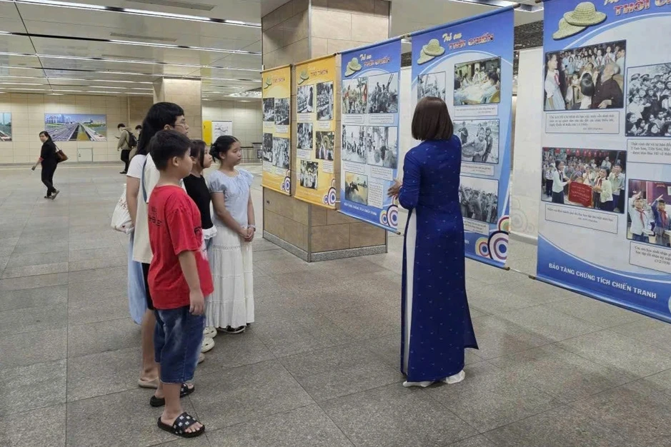 Triển lãm "Trẻ em thời chiến" lần đầu được tổ chức tại ga metro TPHCM Triển lãm "Trẻ em thời chiến" lần đầu được tổ chức tại ga metro TPHCM