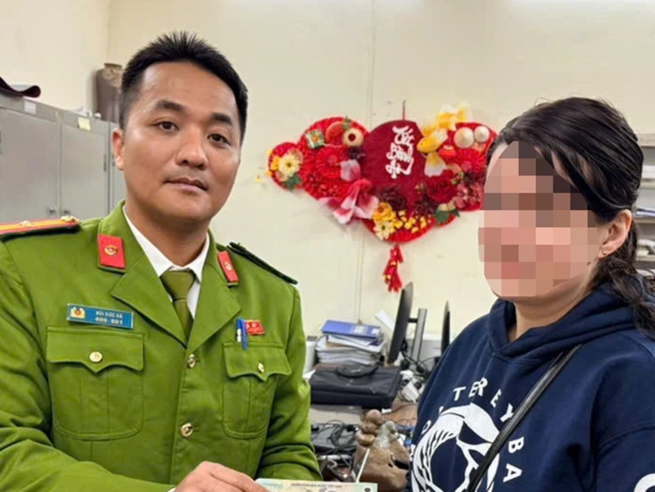 Triệu tập tài xế chạy vòng vèo qua nhiều tuyến phố rồi 'chém' du khách Mỹ 1 triệu đồng Triệu tập tài xế chạy vòng vèo qua nhiều tuyến phố rồi 'chém' du khách Mỹ 1 triệu đồng