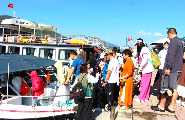 Trước kỳ nghỉ 30-4, Nha Trang kêu gọi các hộ kinh doanh không 'chặt chém' du khách Trước kỳ nghỉ 30-4, Nha Trang kêu gọi các hộ kinh doanh không 'chặt chém' du khách