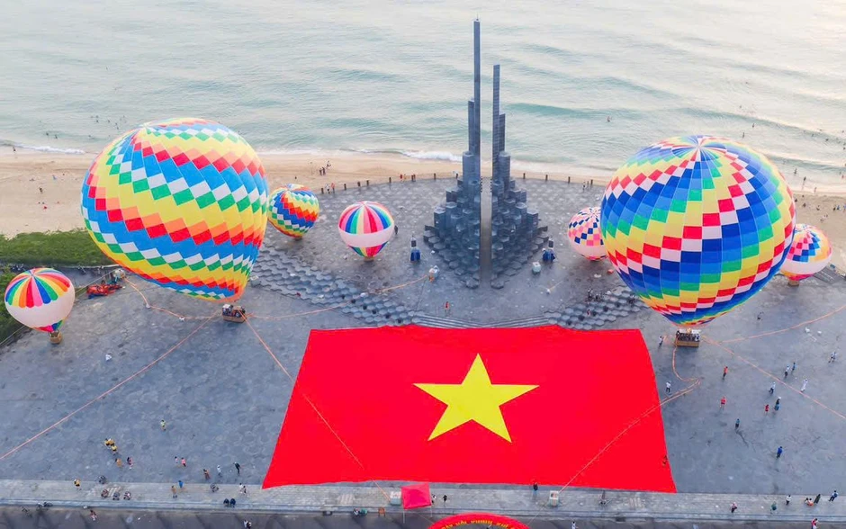 Tuy Hòa sôi động với hoạt động khinh khí cầu dịp lễ Tuy Hòa sôi động với hoạt động khinh khí cầu dịp lễ
