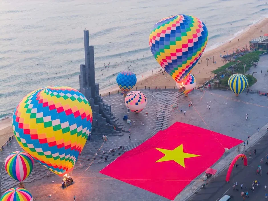 Tuy Hòa sôi động với hoạt động khinh khí cầu dịp lễ Tuy Hòa sôi động với hoạt động khinh khí cầu dịp lễ