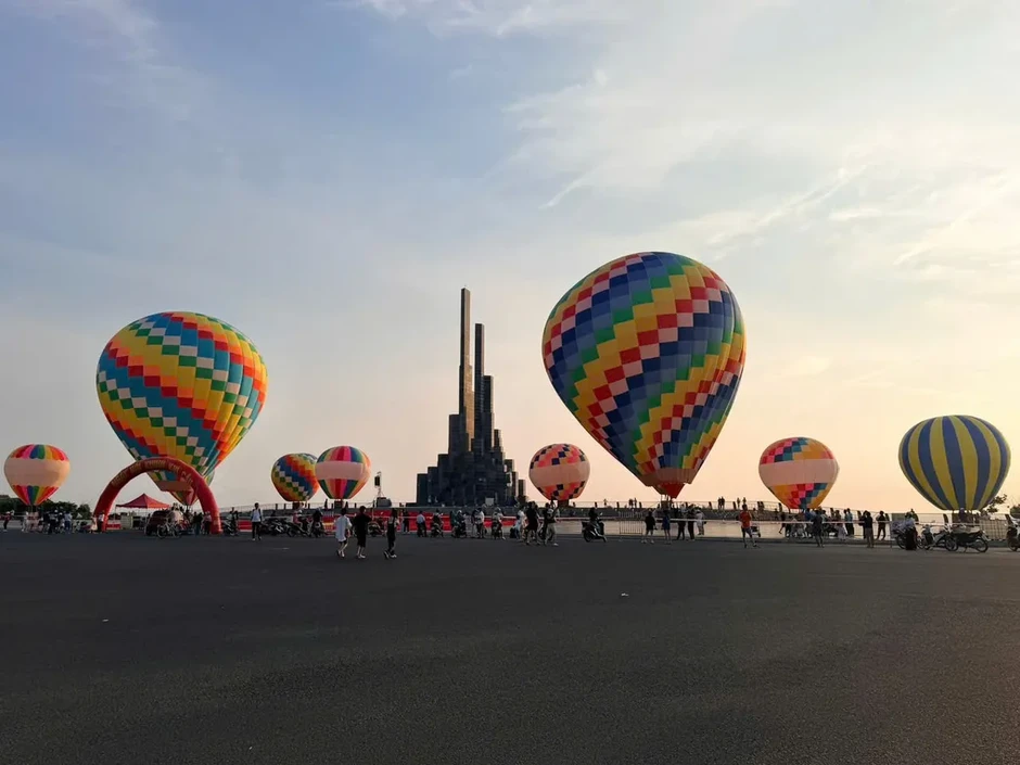 Tuy Hòa sôi động với hoạt động khinh khí cầu dịp lễ Tuy Hòa sôi động với hoạt động khinh khí cầu dịp lễ