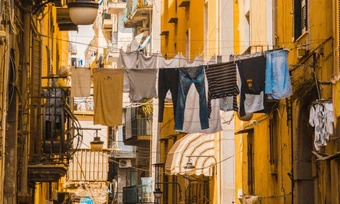 Văn hóa phơi quần áo ngoài đường của người Italy