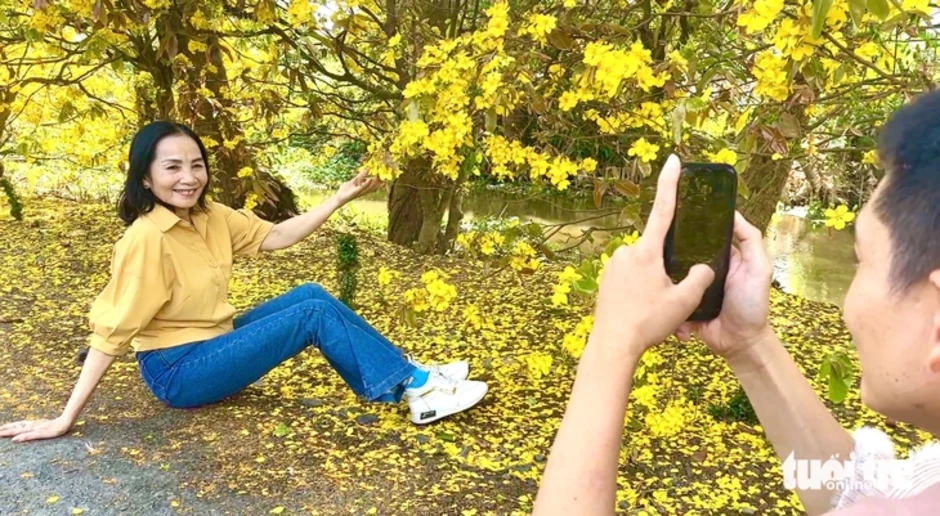 Về Đồng Tháp ngày Tết ngắm đường mai và hàng bông trang bừng nở rực rỡ Về Đồng Tháp ngày Tết ngắm đường mai và hàng bông trang bừng nở rực rỡ