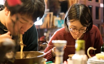 Vì sao người Nhật coi trọng sự yên tĩnh nhưng húp mì thành tiếng?