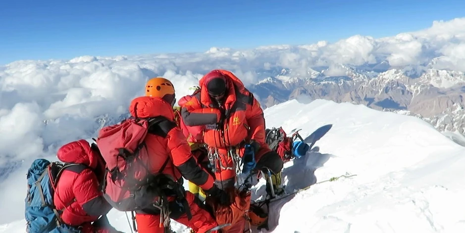 Vì sao nhiều người thở bình oxy vẫn tử vong khi vào "vùng tử thần" Everest? Vì sao nhiều người thở bình oxy vẫn tử vong khi vào "vùng tử thần" Everest?