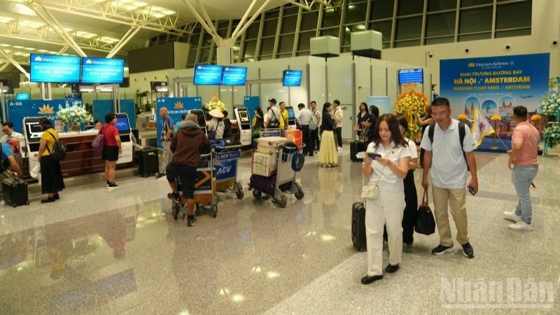 Vietnam Airlines chính thức khai thác đường bay thẳng Hà Nội-Amsterdam Vietnam Airlines chính thức khai thác đường bay thẳng Hà Nội-Amsterdam