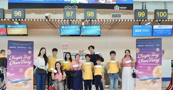 Vietnam Airlines mang sắc màu Trung thu truyền thống lên ‘Chuyến bay Chạm Trăng’