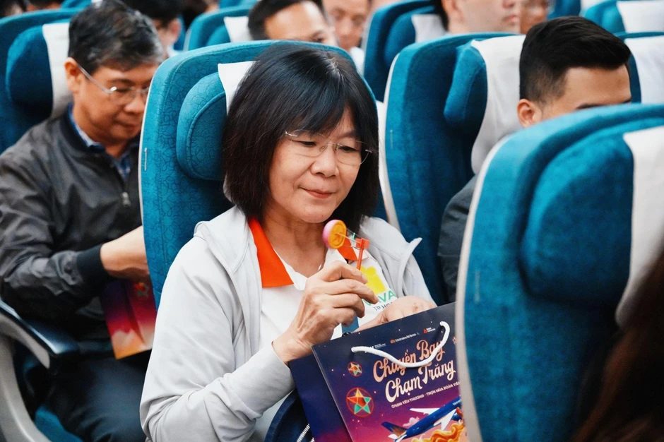 Vietnam Airlines mang sắc màu Trung thu truyền thống lên ‘Chuyến bay Chạm Trăng’ Vietnam Airlines mang sắc màu Trung thu truyền thống lên ‘Chuyến bay Chạm Trăng’