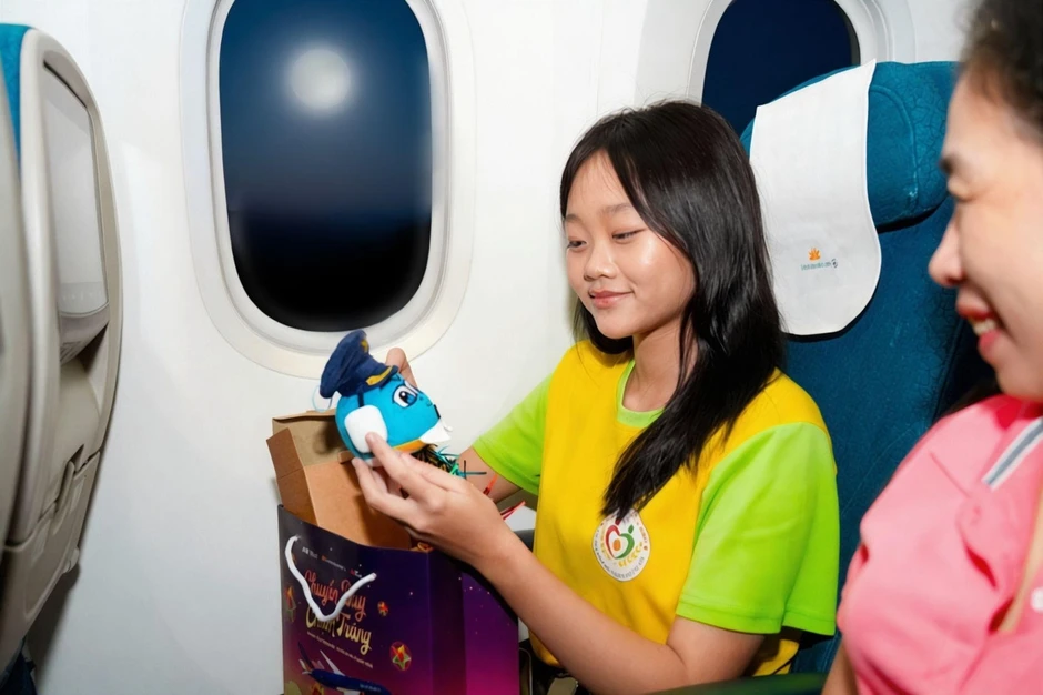 Vietnam Airlines mang sắc màu Trung thu truyền thống lên ‘Chuyến bay Chạm Trăng’ Vietnam Airlines mang sắc màu Trung thu truyền thống lên ‘Chuyến bay Chạm Trăng’