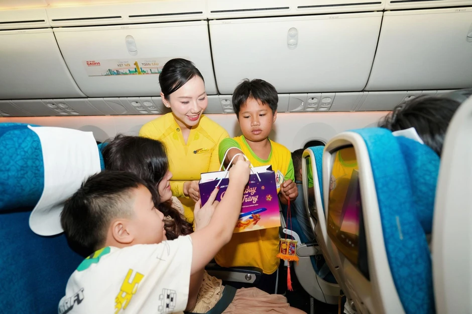 Vietnam Airlines mang sắc màu Trung thu truyền thống lên ‘Chuyến bay Chạm Trăng’ Vietnam Airlines mang sắc màu Trung thu truyền thống lên ‘Chuyến bay Chạm Trăng’