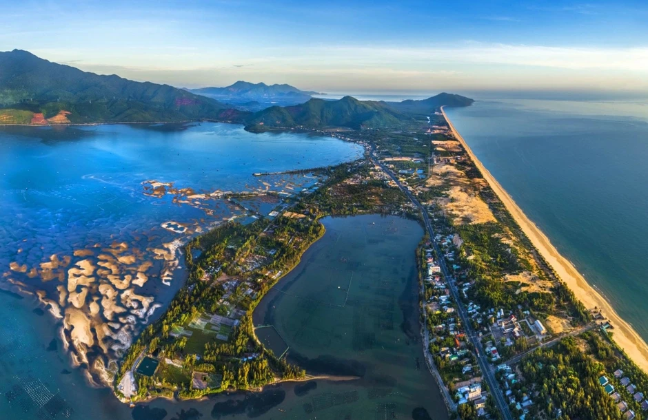 Vịnh Lăng Cô: Thiên đường biển đẹp nhất Việt Nam Vịnh Lăng Cô: Thiên đường biển đẹp nhất Việt Nam