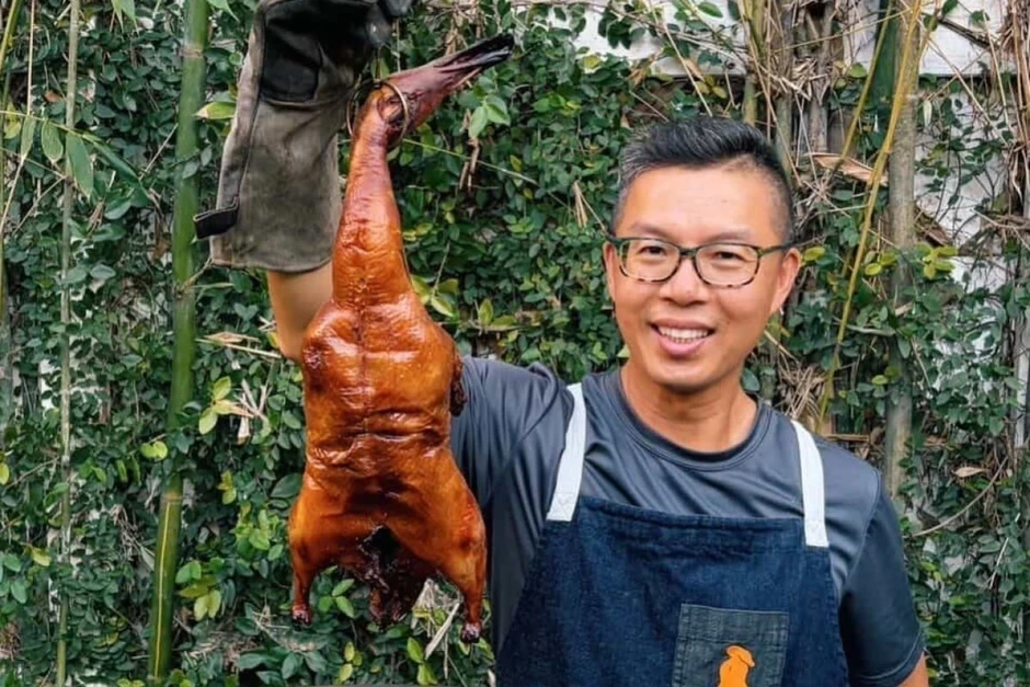 Vịt quay 3 triệu đồng của bác sĩ gốc Việt ở Mỹ, khách lái xe cả tiếng để ăn Vịt quay 3 triệu đồng của bác sĩ gốc Việt ở Mỹ, khách lái xe cả tiếng để ăn