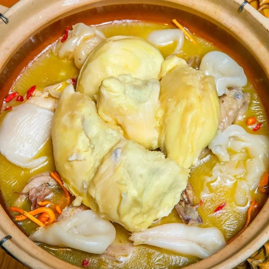Vợ cầu thủ Quang Hải thấy khó tả khi nếm thử món lẩu gà sầu riêng Vợ cầu thủ Quang Hải thấy khó tả khi nếm thử món lẩu gà sầu riêng